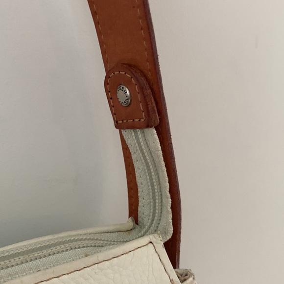 FOSSIL cross body bag w/ buckled strap - Cream, Tan leather lots of pockets. - Picture 8 of 16